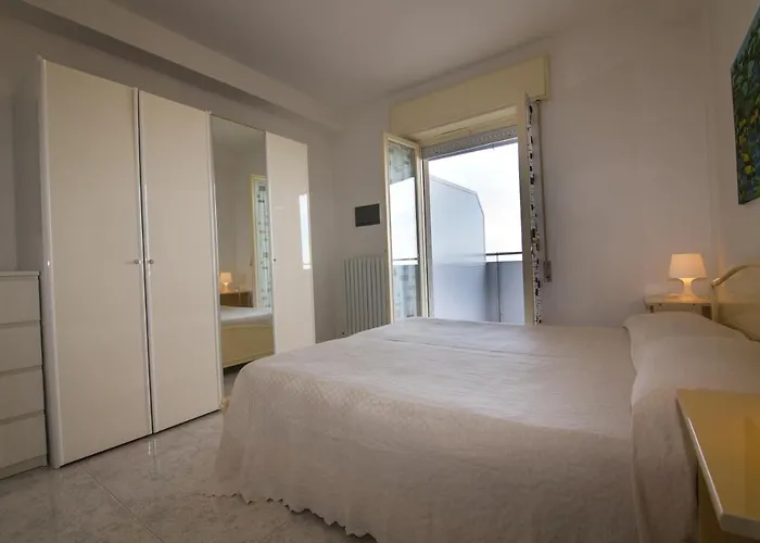 דירה International