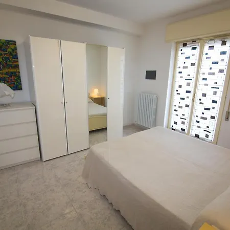 International Διαμέρισμα *